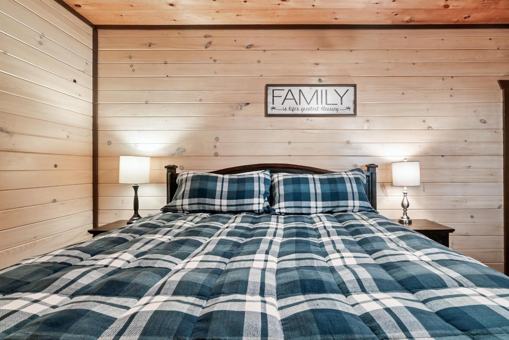 Luxury 3-Br Cabin Minutes From Parkway With Game Room And Hot Tub Pigeon Forge Zewnętrze zdjęcie